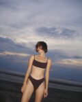 รูปสาวเน็ตไอดอล หลิน มชณต โชว์หุ่นเฟิร์ม ในชุดใส่ว่ายน้ำทูพีซ นานๆจะฟาดครั้ง ทำโซเชียลไฟลุก